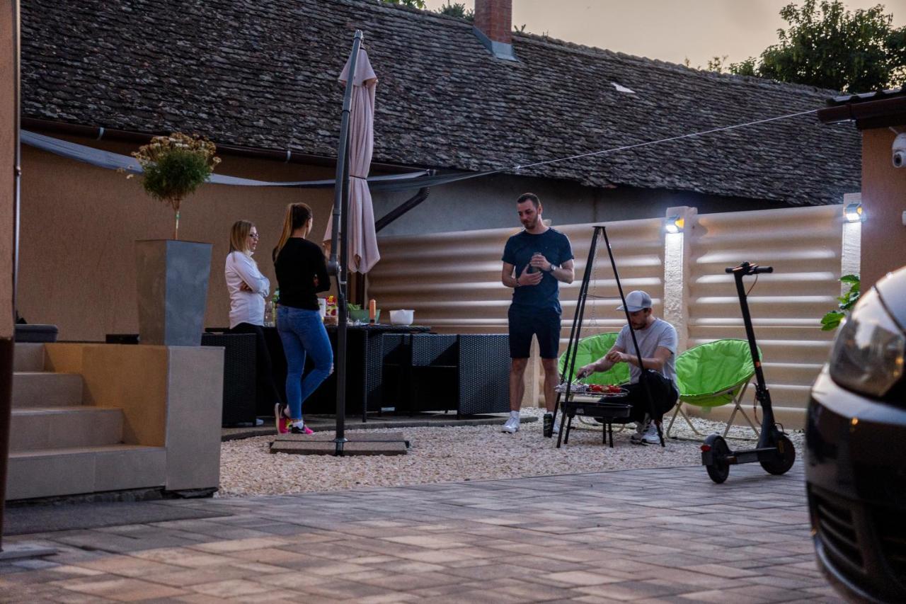 Kolibri Apartman - Makó Buitenkant foto
